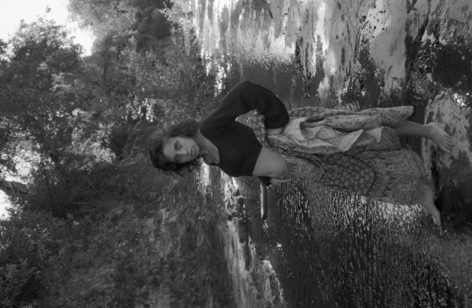 Portrait en lumière naturelle, projet personnel, argentique en noir et blanc